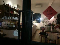 -彳亍咖啡·这里(水湾路店)