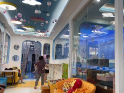 -鲸鱼堡亲子恒温泳池游泳俱乐部(彰泰天街店)