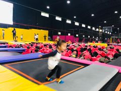 -嘿哟动霸CHUA·新潮玩运动娱乐中心·蹦床滑冰团建乐园