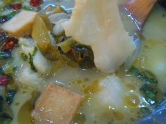 石锅酸菜鱼-周鱼小馆石锅酸菜鱼(活力汇店)