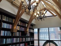 -钟书阁(松江泰晤士小镇店)