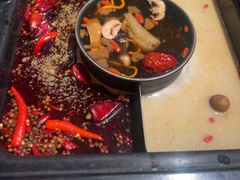 -老牌坊云南鱼豆花火锅(哈西万达店)