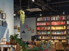 -房角石咖啡与书(吉大南校店)