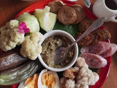 -Chom Cafe and Restaurant