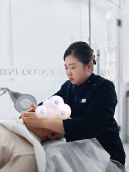 -靓芙泉专研痘痘肌