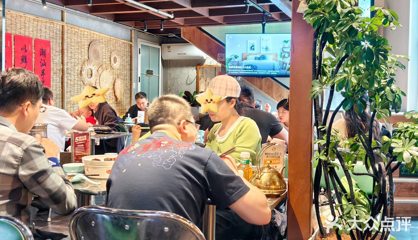 被广东人包围，烧鹅界“黑马”，一口封神！