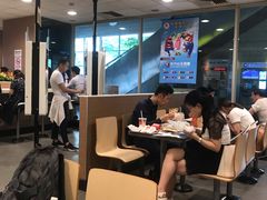大堂-麦当劳(轻轨曹杨路店)