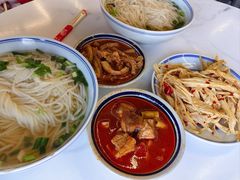 -邱芳粉店(迎宾大道旗舰店)