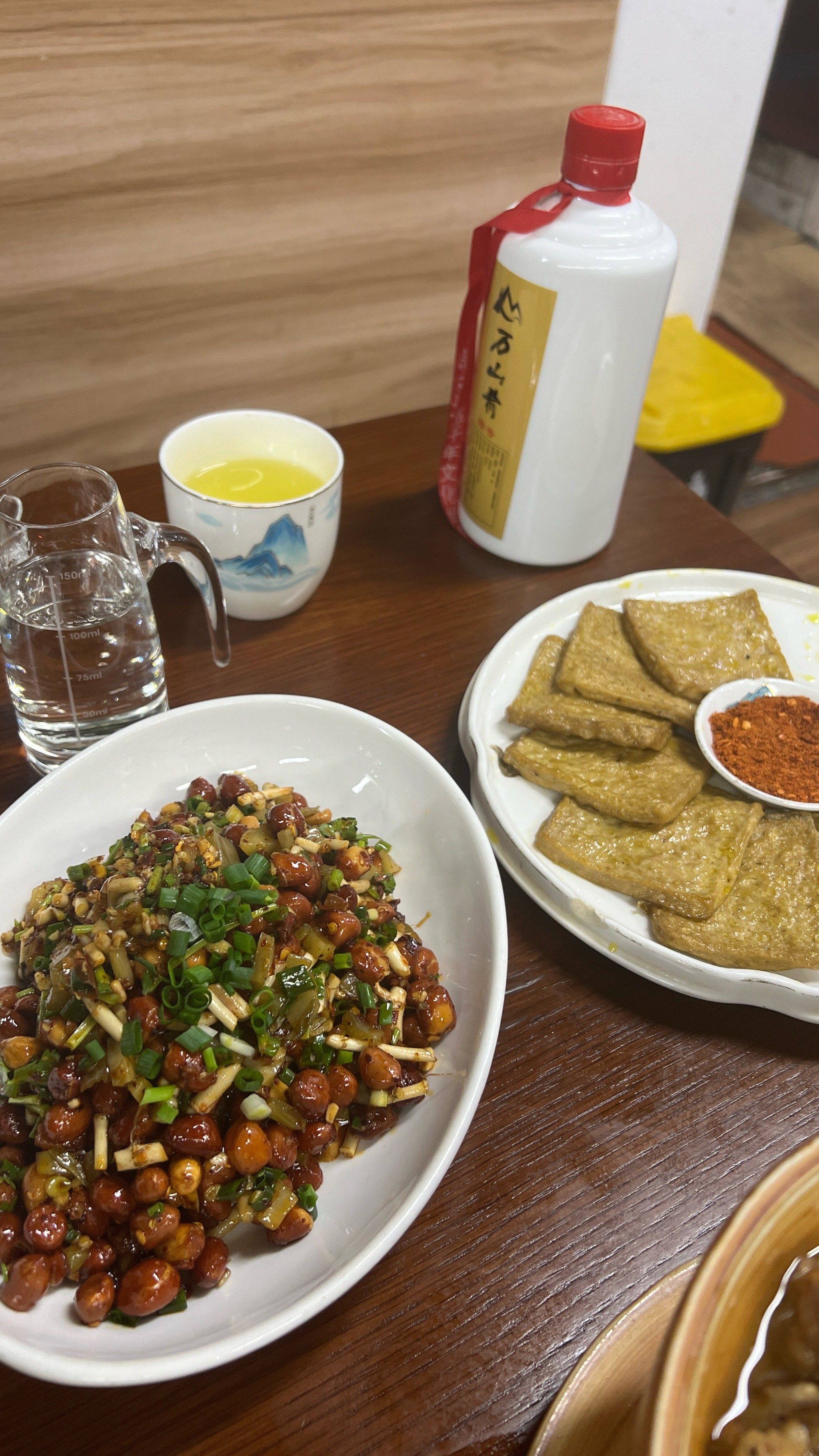 酸汤牛肉火锅 #地方特色美食推荐 #美食探店 
名不虚传,贵州菜灿