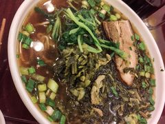 焖肉雪菜面-三两春(浦三路店)