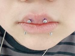 -AI艾耳·专业手工耳洞·穿孔美学馆