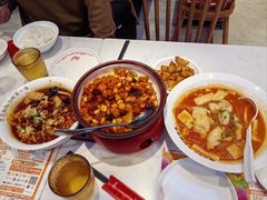 -渝是乎酸菜鱼·川渝小炒(新世界百货望京店)
