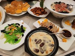 南瓜紫薯香芋煲-高第街56号港式餐厅·精选(世茂广场宽厚里大明湖店)