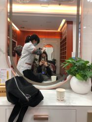 -岳灵生发养发馆