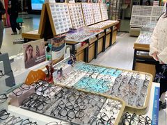 -美式眼镜·授权蔡司.依视路.尼康.豪雅.明月(人民广场店)