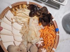 -尚尚仙·酸汤猪手·猪肚鸡火锅(华联万柳购物中心店)