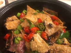 干锅腊肉石屏豆腐皮-泓0871臻选云南菜·味庄
