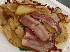 -石磨豆花家常菜·牦牛排土火锅