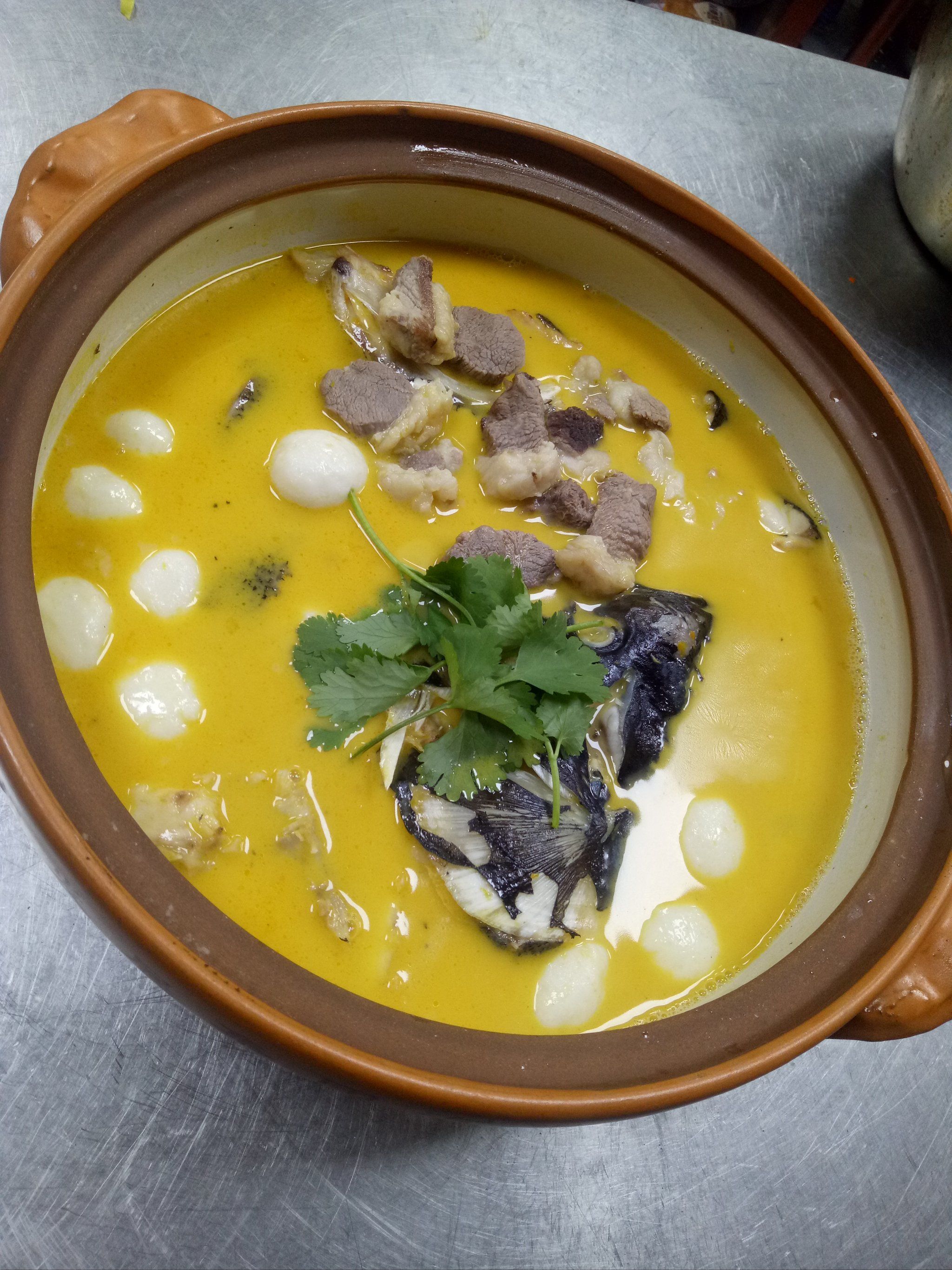 金汤鱼羊鲜是一道令人难以忘怀的美食佳肴,值得一试