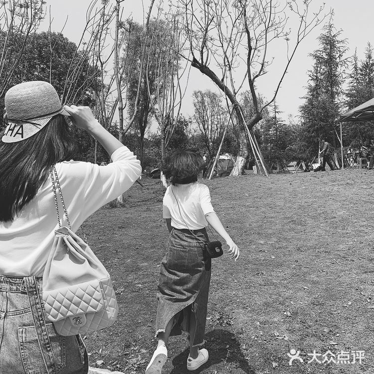 交通也很方便 好停车 还有专门的儿童玩乐区