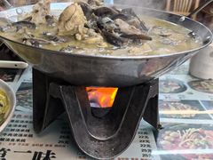 银锅小鸡炖蘑菇-东北四季饺子王(华山路店)