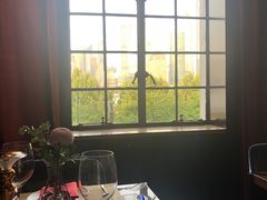 靠窗位-YUE·6·西式融合餐厅(外滩六号店)