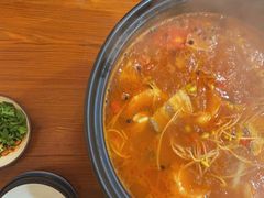 酸汤鱼火锅-猫爷的腔调·黔小馆(交大医学住宅区店)