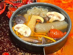 -老牌坊云南鱼豆花火锅(哈西万达店)