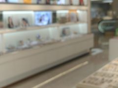 -J-Optical佳视明眼镜·蔡司视觉(青岛金茂览秀城店)