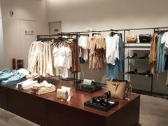 -URBAN REVIVO(高德置地广场·春广场店)