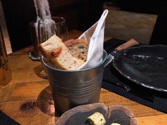 餐前包-AZUL by FUEL蓝色·法式酒馆(琶醍店)