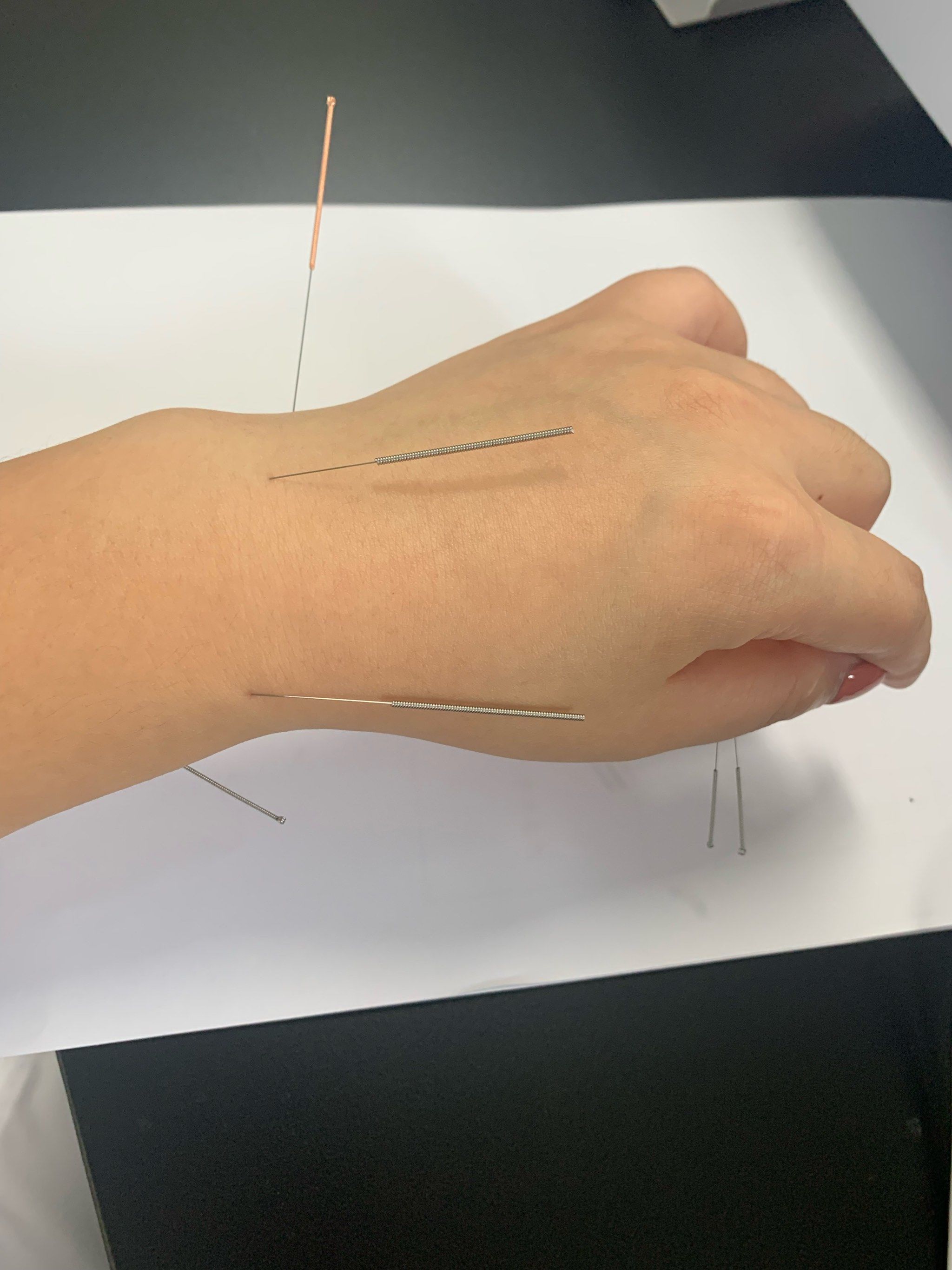 咋一看感觉手还怪好看的