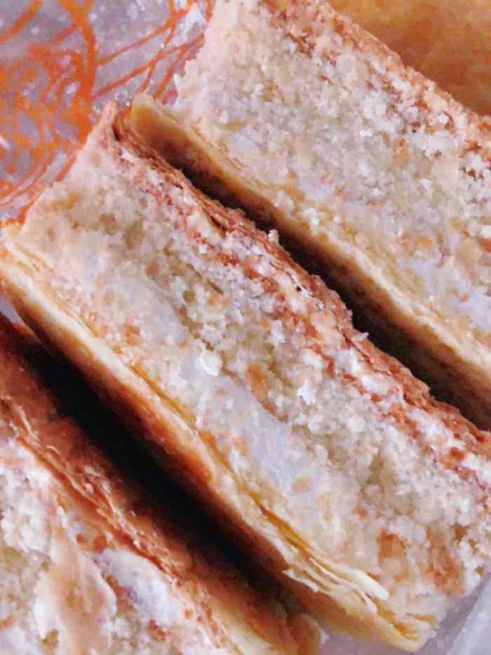 蝴蝶酥很好吃椰蓉条很一般价格比较便宜只可惜同样价格不能混买其他的