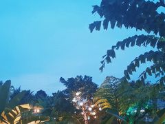 -茅草房·河畔园林火锅