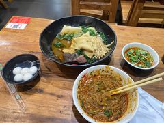 -万记麻辣烫国展总店