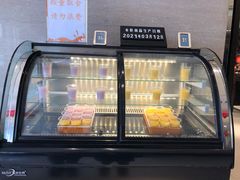 面包甜点陈列柜-湖锦酒楼·32年地道湖北菜(光谷店)