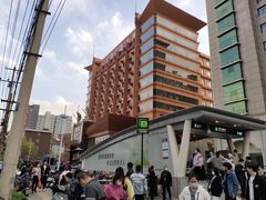 -新百广场(地铁站)