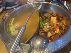 -左庭右院鲜牛肉火锅(金山万达店)