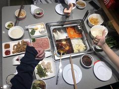 -海底捞火锅(金山百联店)