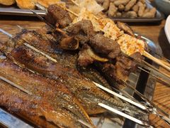 烤针亮鱼-永红源啤酒·烧烤·海鲜·大排档(青特城店)