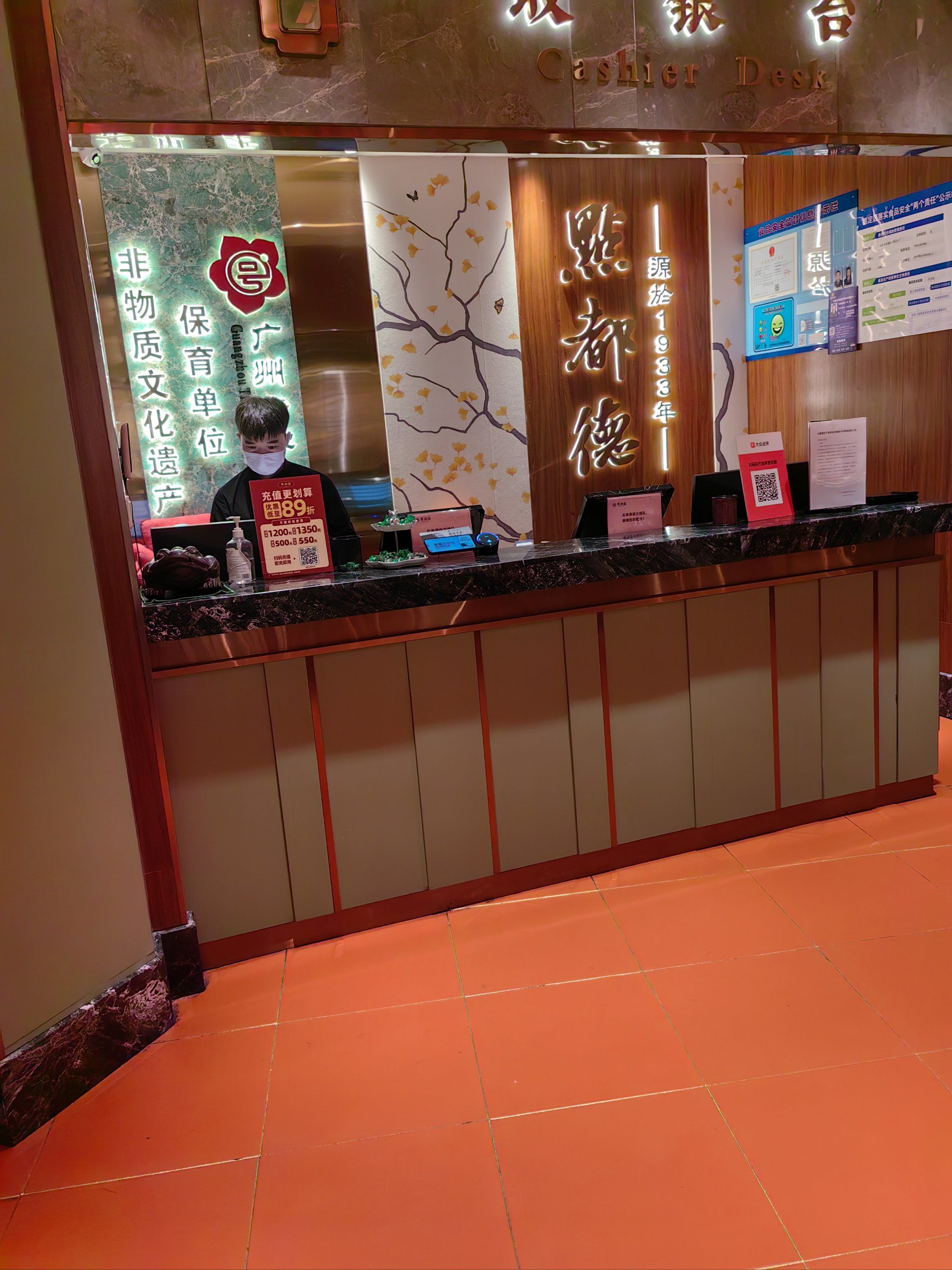 服务很热情,菜品符合口味,特别喜欢这里的