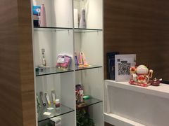 -瑞尔齿科(上海长风大悦城店)