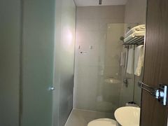 -卡罗酒店(东门晒布地铁站店)