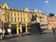 -耶拉契奇总督广场