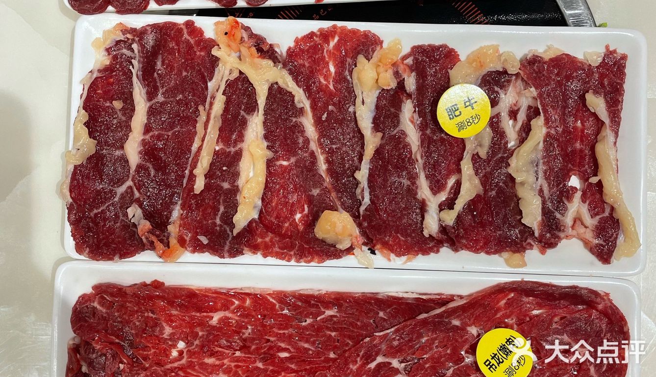 在“眼花缭乱”的美食街东晓南里面有一家性价比极高的牛肉火锅店
