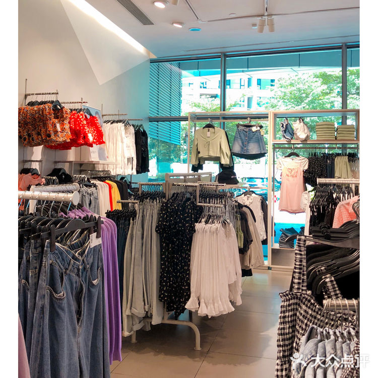 珠海购物↗这家衣服裤子30元起值得买吗？