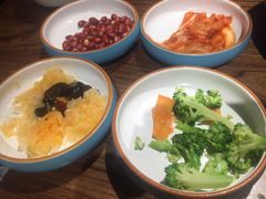 -明洞阿姨·韩式酱蟹烤肉·创意料理(三元桥店)