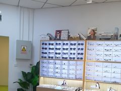 -天空之镜眼镜店蔡司依视路配镜授权零售店(望京颐堤港店)
