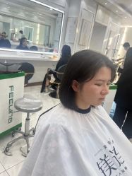 -镁连社·美联社