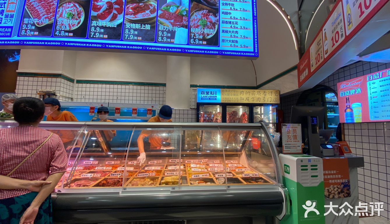 特别多人，即便人如此之多，每一层的服务依旧很到位